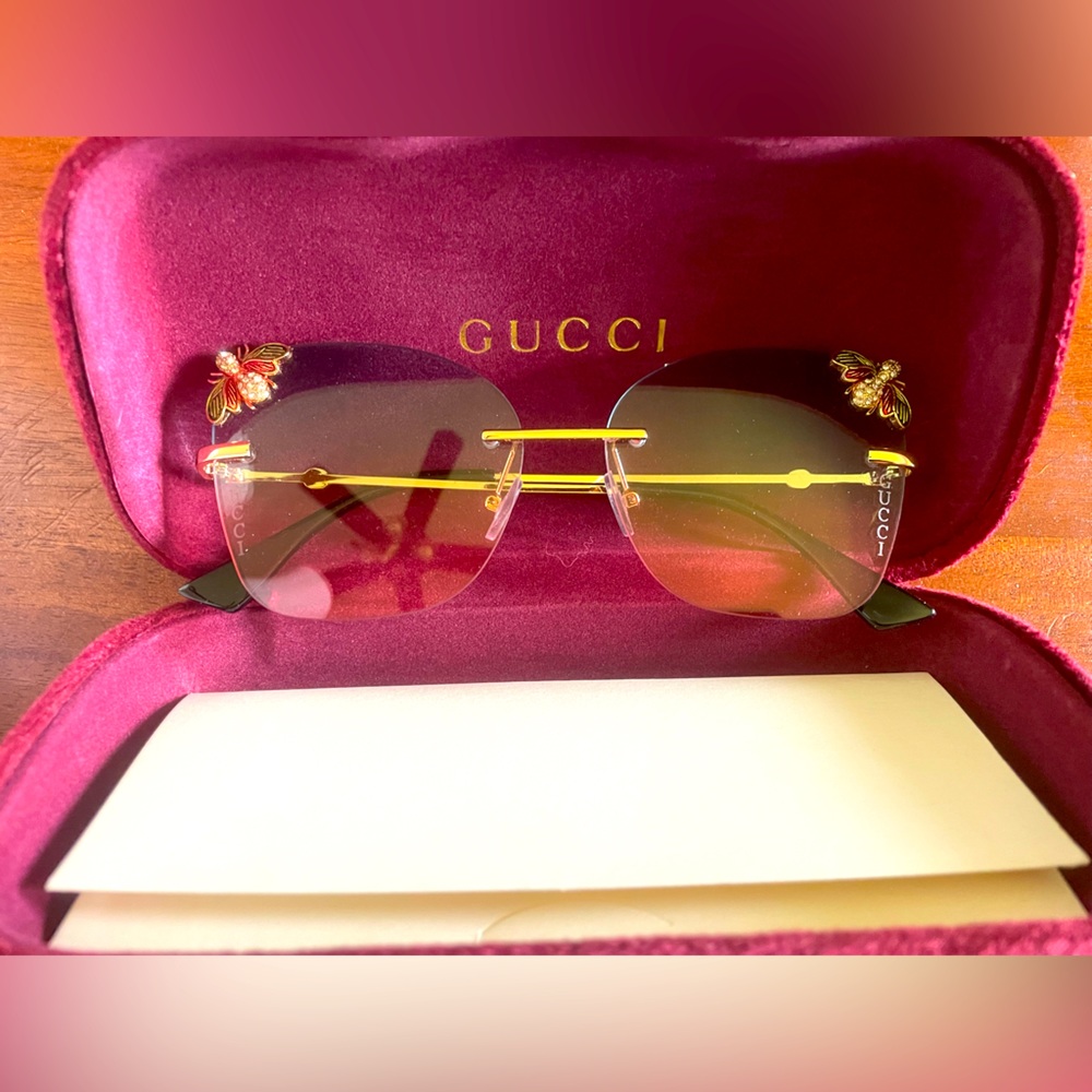 Sunglasses. Blue/pink gradient, gold frame.